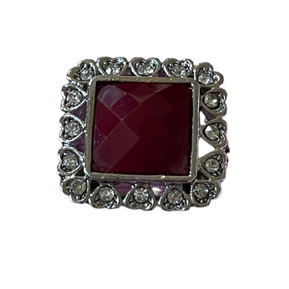 NWOT square checkered red center stone ring with heart shaped rhinestone border